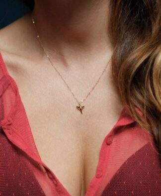 collier dent requin femme