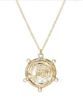 collier tendance 2020 - médaille dorée