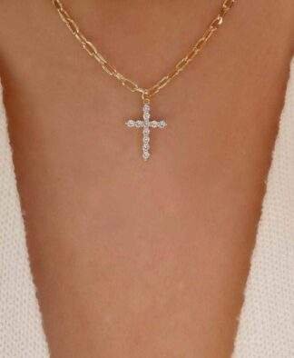 Collier croix plaque or tendance 2024