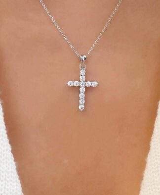 Collier croix tendance 2024