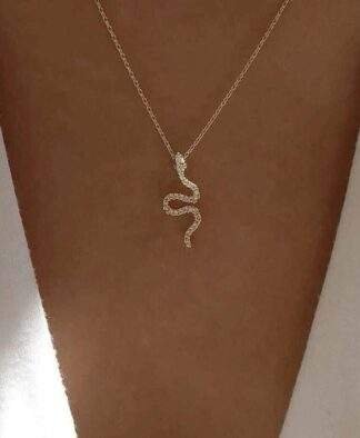 Collier pendentif serpent tendance 2024