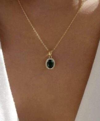 Collier pendentif vert tendance 2024