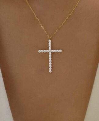 Collier Croix perles tendance 2024