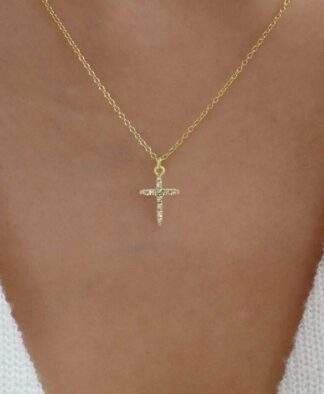 Collier petite croix tendance 2024