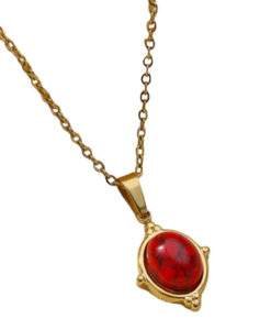 Collier rouge tendance 2024