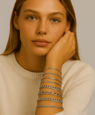 Bracelets en argent, bijoux tendance pour femmes élégantes et sophistiquées, à porter en stacking pour un look moderne et chic, parfaits pour toutes les occasions de la mode.