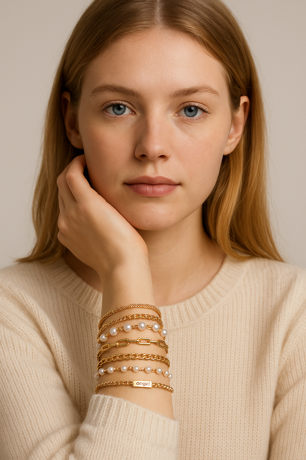Set de bracelets dorés et perles blanches – lot de 6 bracelets avec plaque Angel
