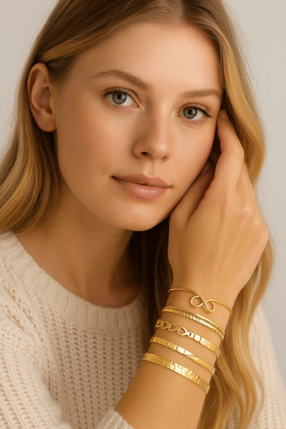 Bracelet doré fin, baguette et chaîne, bijoux tendance pour femme élégante, accessoires mode chic, bijoux féminins, bijouterie fine en or, accessoires de style sophistiqué, bijoux de luxe.