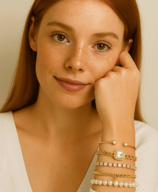 Bracelet en or avec diamants, assortment de bijoux chic et élégant pour style féminin sophistiqué, bijoux tendance pour femmes modernes, idéal pour accessoires de mode de luxe.