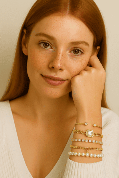 Bracelet en or avec diamants, assortment de bijoux chic et élégant pour style féminin sophistiqué, bijoux tendance pour femmes modernes, idéal pour accessoires de mode de luxe.