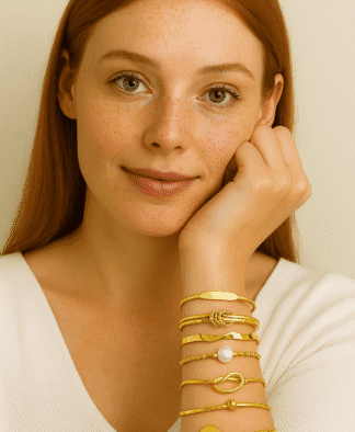 Bracelets fantaisie en or massif, manchette et bracelets fins avec perles, spirales et motifs modernes, parfaits pour accessoires de mode élégants et tendance, collection bijoux femmes.