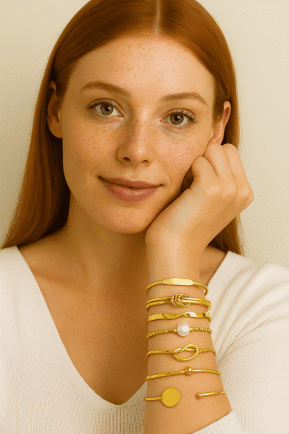Bracelets fantaisie en or massif, manchette et bracelets fins avec perles, spirales et motifs modernes, parfaits pour accessoires de mode élégants et tendance, collection bijoux femmes.